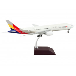 Boeing 777-200ER Commercial Aircraft 