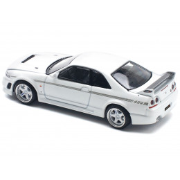 GTR Nismo 400R RHD (Right Hand Drive) White 1/64 Diecast Model Car by Pop Race