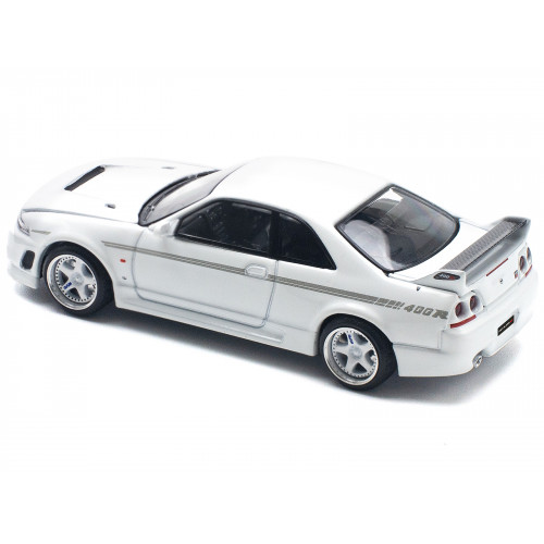 GTR Nismo 400R RHD (Right Hand Drive) White 1/64 Diecast Model Car by Pop Race