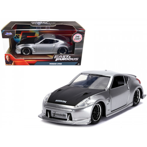 Nissan 370Z Silver with Black Hood 