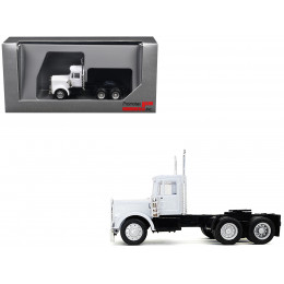 Kenworth W900 Short Day Cab 