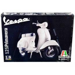 Skill 3 Model Kit Vespa 125 Primavera Scooter 1/9 Scale Model by Italeri