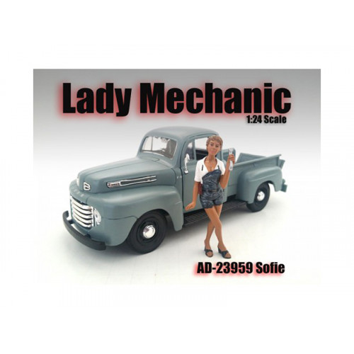 Lady Mechanic Sofie Figure For 1:24 Scale Models by American Diorama