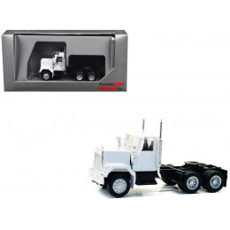 GMC Short Day Cab White 1/87 (HO) Plastic Model Car by Promotex